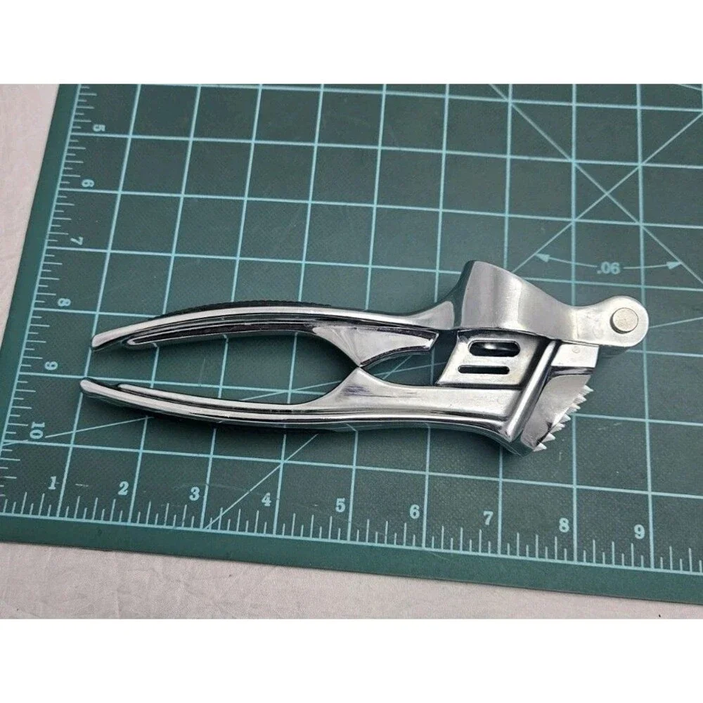 Chef Mate Heavy Duty Garlic Press Self Cleaning Nut Cracker Handle 7.5